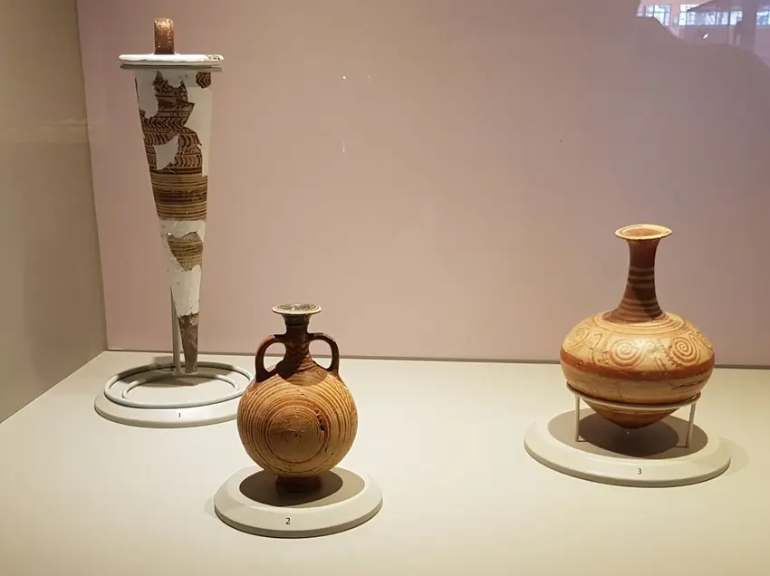 Vessels from the Mycenaean tomb ephesus museum