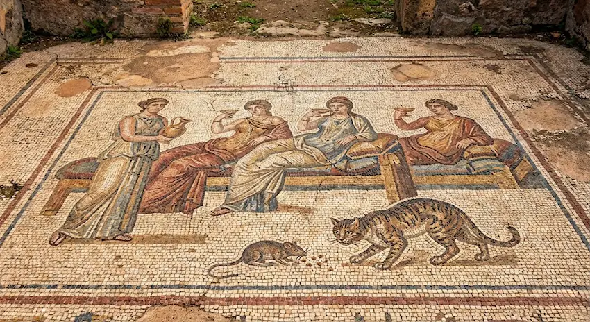 Ephesus brothel: 3 women, one servant, cat and mouse mosaic